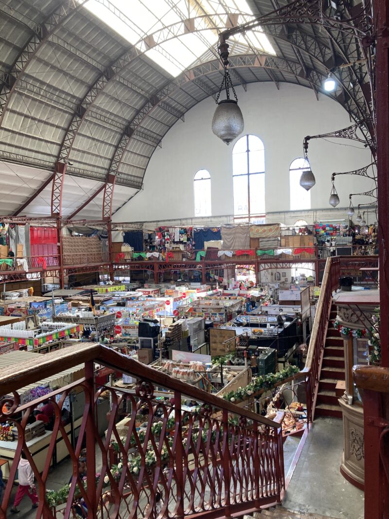 inside of mercado hidalgo